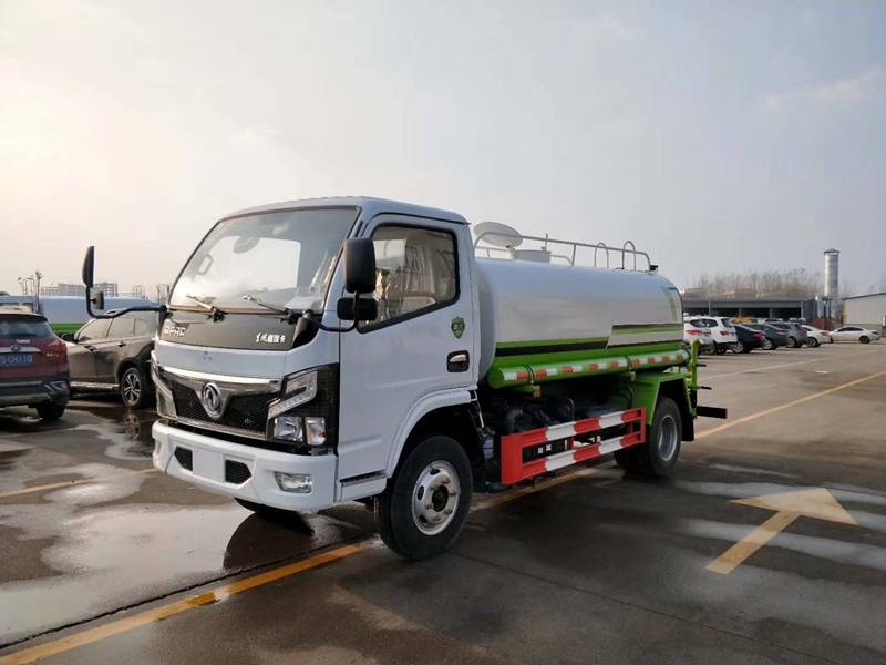 國(guó)六東風(fēng)福瑞卡5方灑水車(chē)